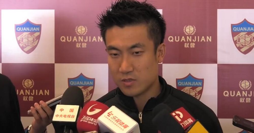 导演爱血浆爱暴力爱色情是年夜家已见识过的了，此次在本片里弄得加倍熟络，特别是导演剪辑版，血腥水平使人发指，让不雅众感应最过瘾的想必是牢狱群殴那一段，再一次高呼，罗夏纯爷们，铁血真汉子！夜枭和丝鬼杀进牢狱的那一段让我想起了《老男孩》，最后那小矮子死得同他的外型一样风趣。